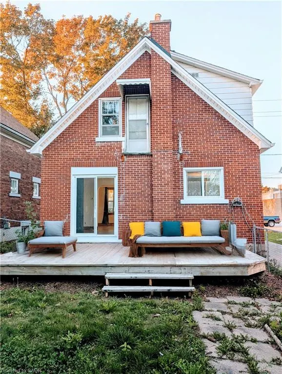 185 Highland Road W