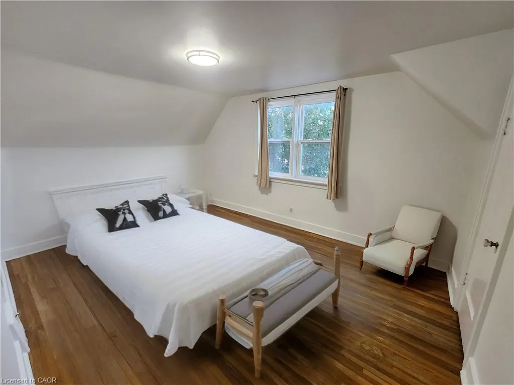 185 Highland Road W