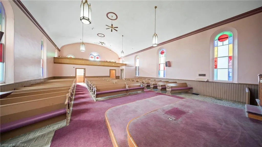 24 Elgin Street E