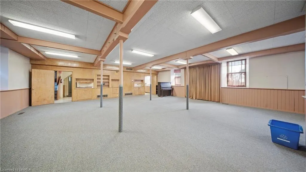 24 Elgin Street E