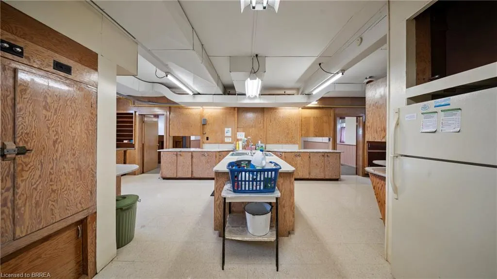 24 Elgin Street E