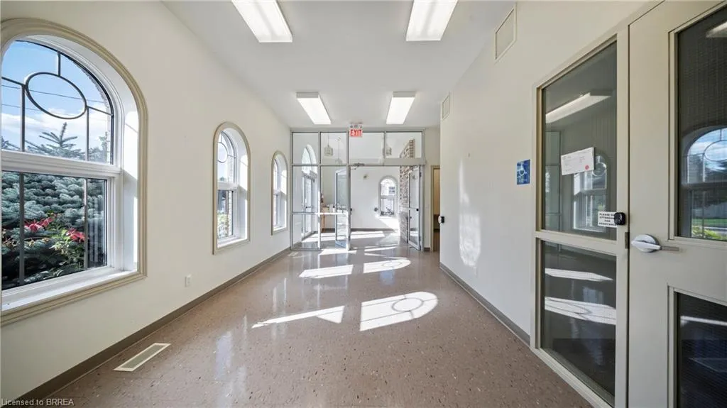 24 Elgin Street E