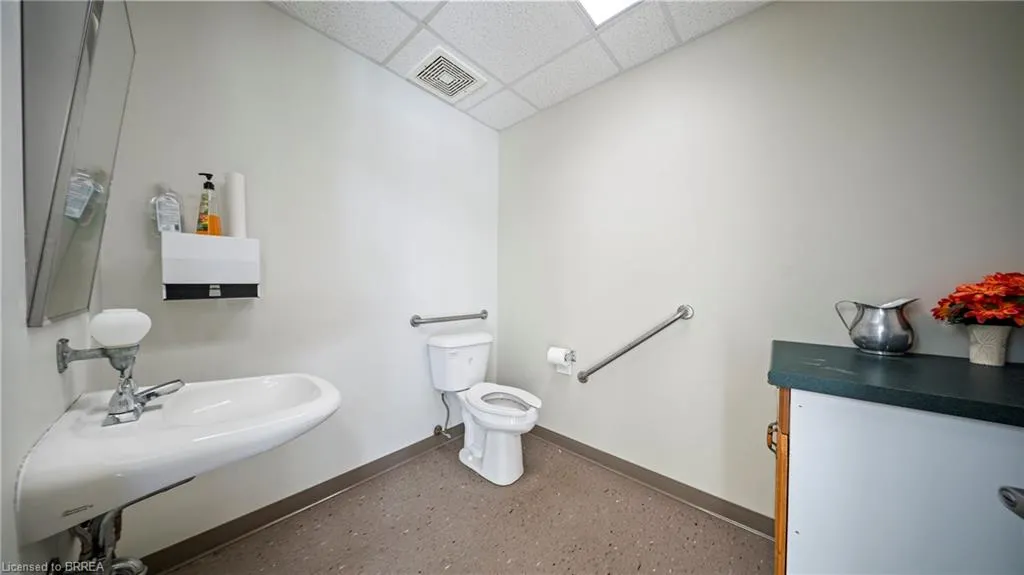 24 Elgin Street E