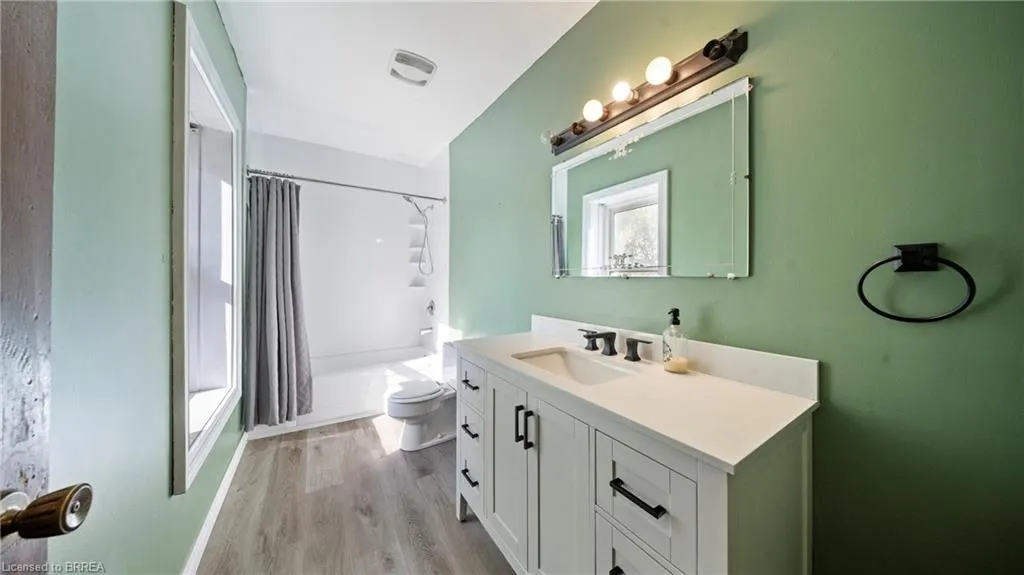 24 Elgin Street E