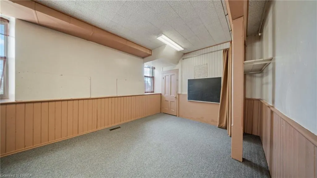 24 Elgin Street E