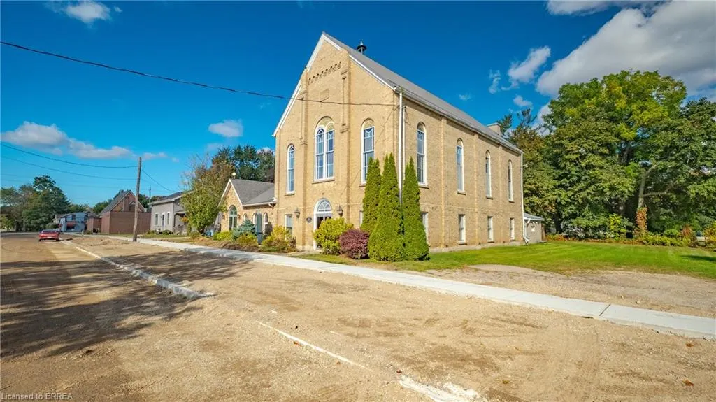 24 Elgin Street E