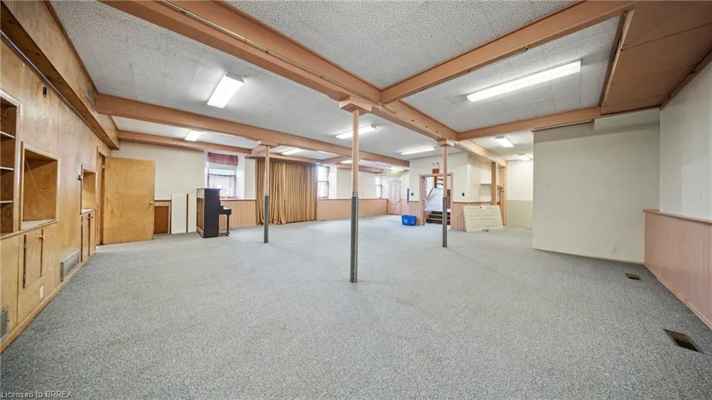 24 Elgin Street E