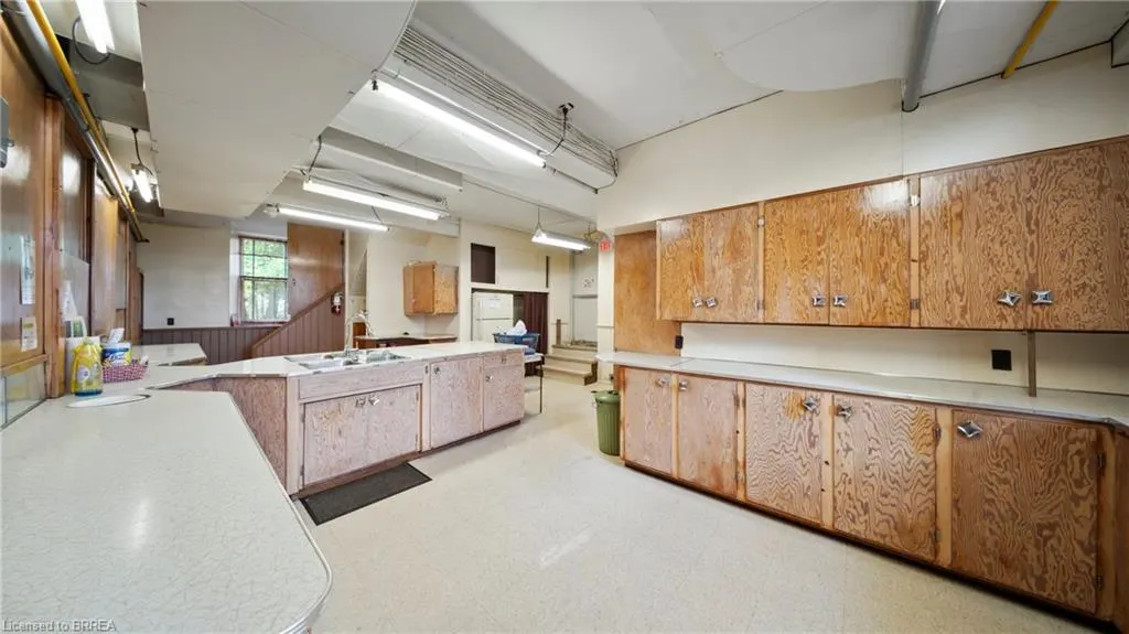 24 Elgin Street E