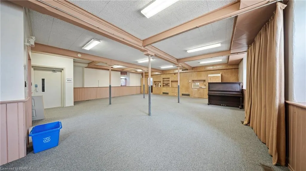 24 Elgin Street E