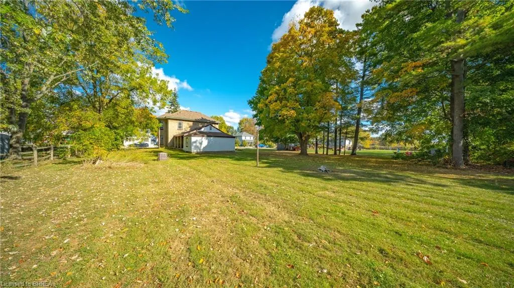 24 Elgin Street E
