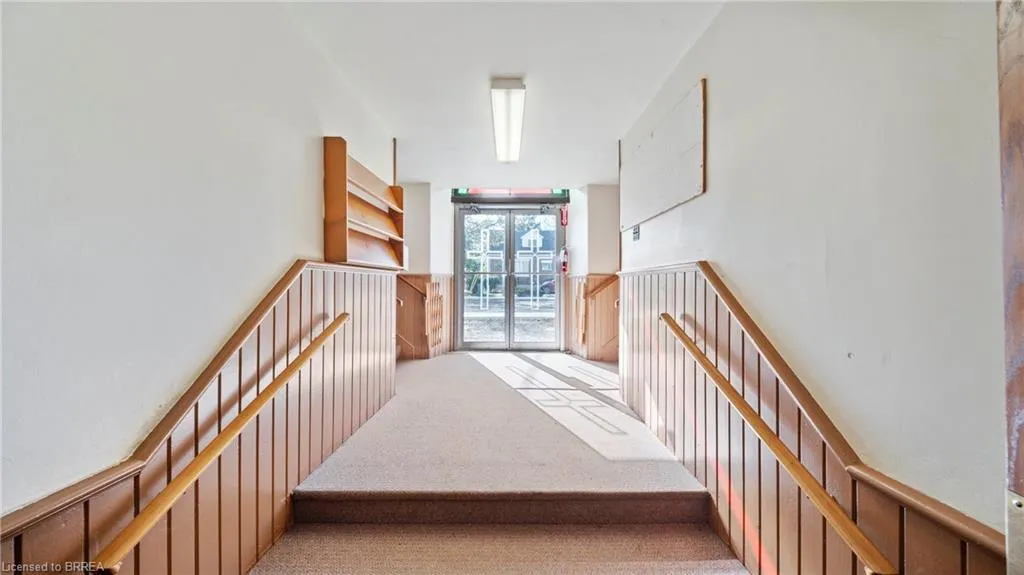 24 Elgin Street E