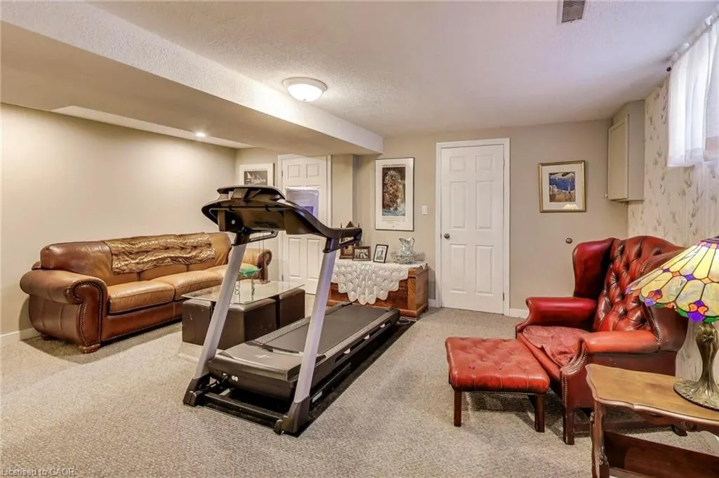 12 Kingsview Drive