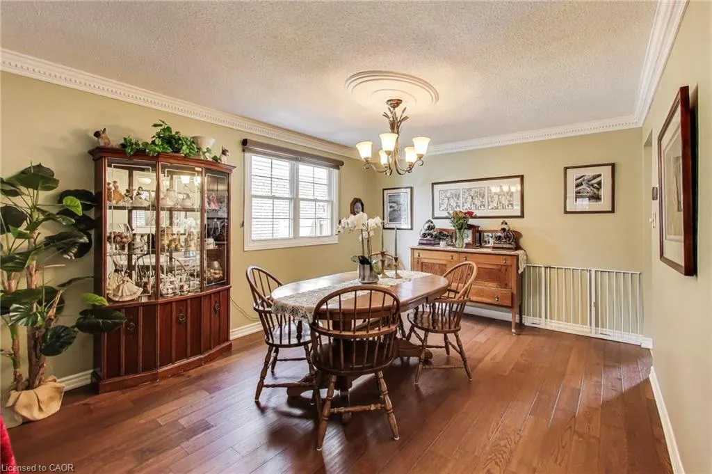 12 Kingsview Drive