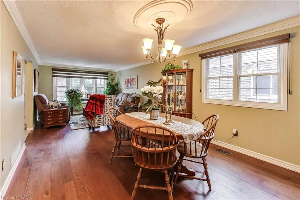 12 Kingsview Drive