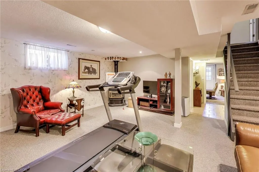 12 Kingsview Drive
