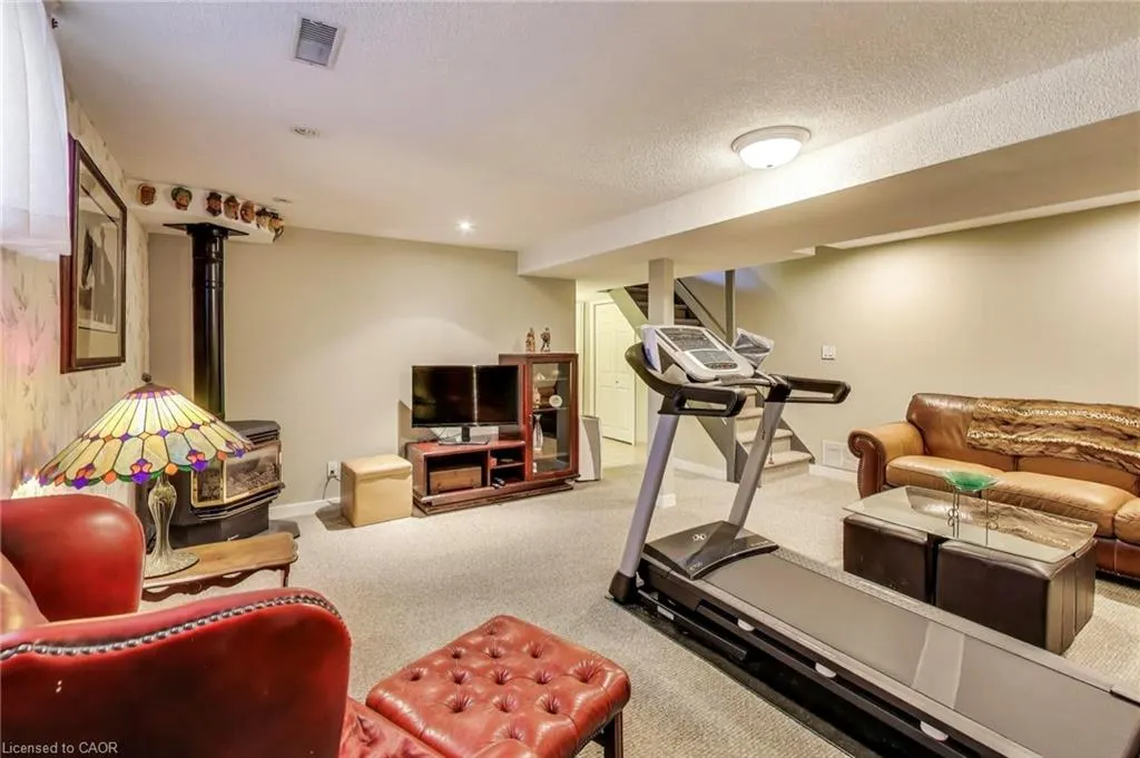 12 Kingsview Drive