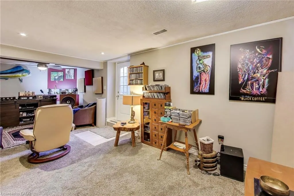 12 Kingsview Drive