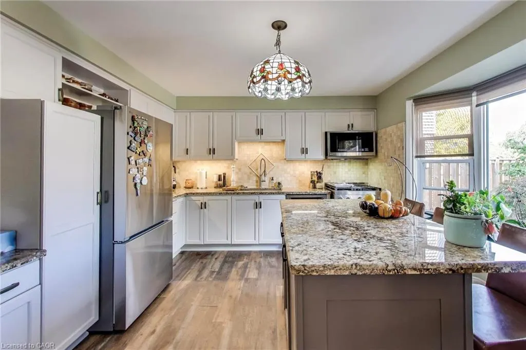 12 Kingsview Drive