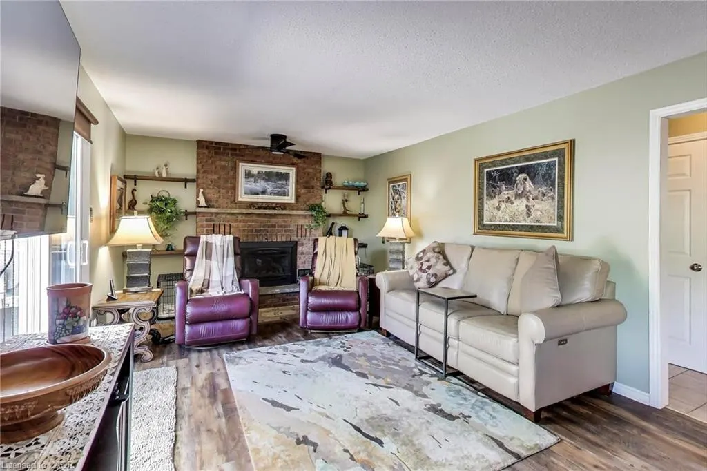 12 Kingsview Drive