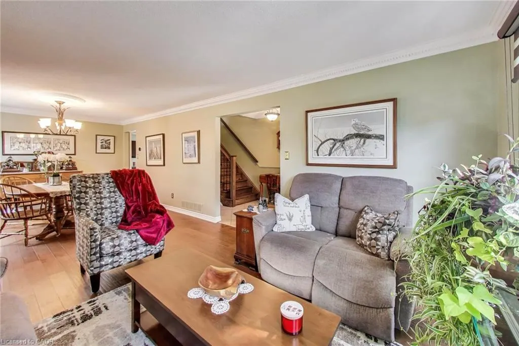 12 Kingsview Drive