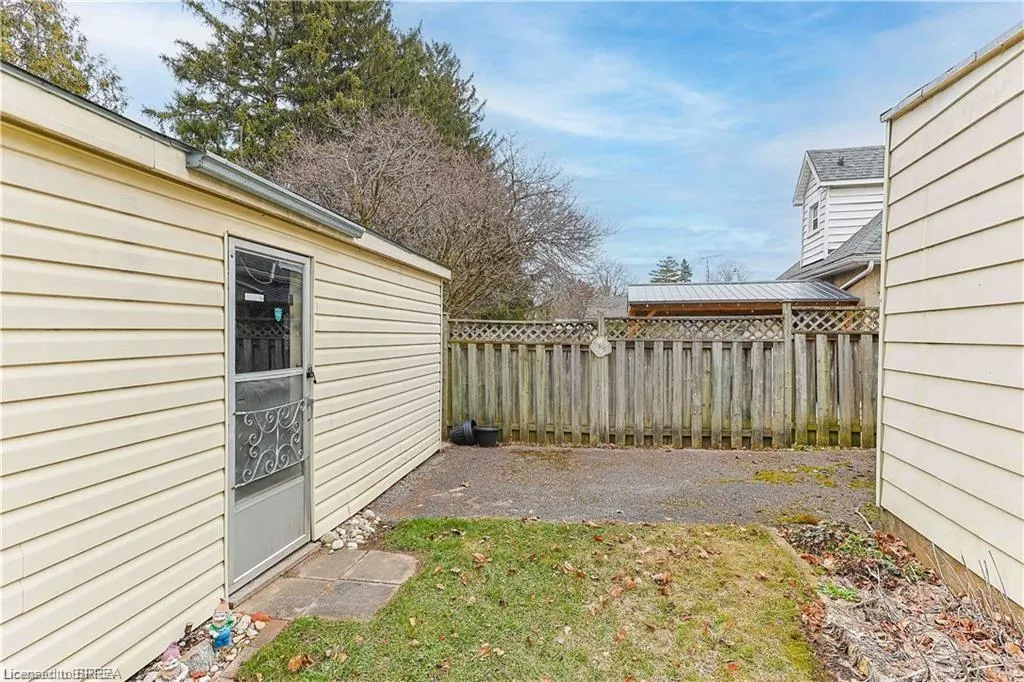 25 Dufferin Street