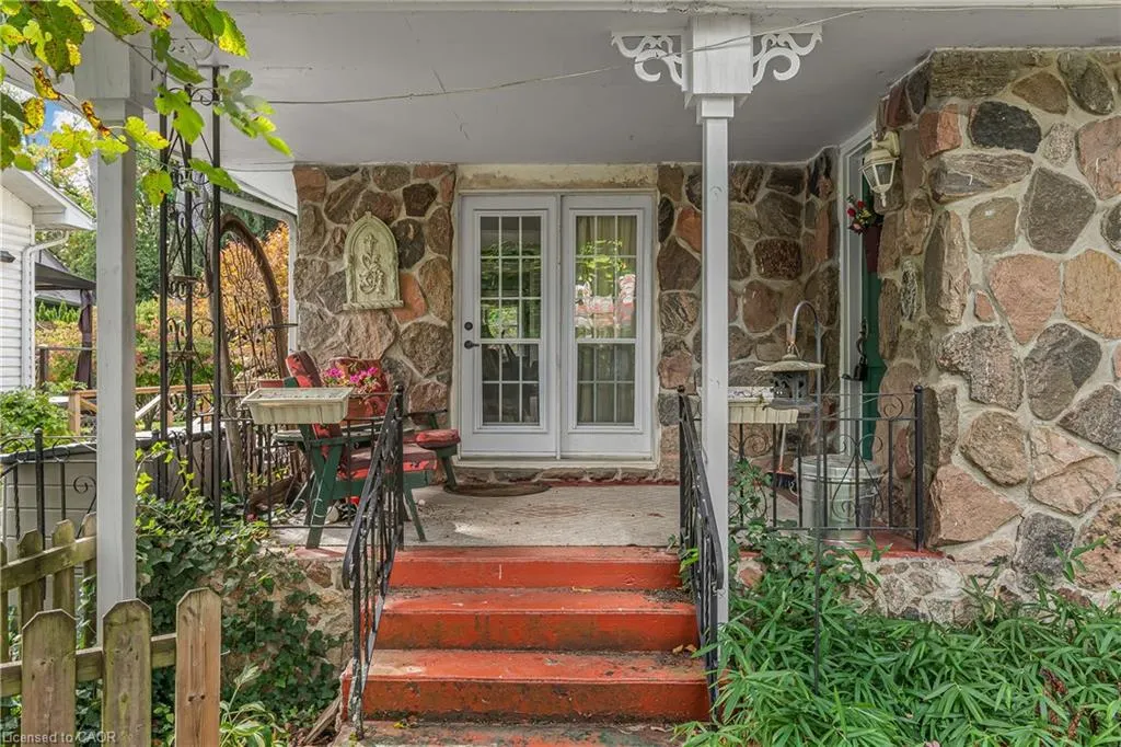 16 Wyckliffe Avenue