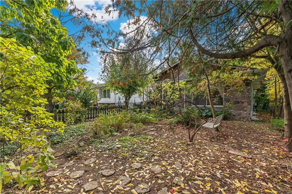 16 Wyckliffe Avenue