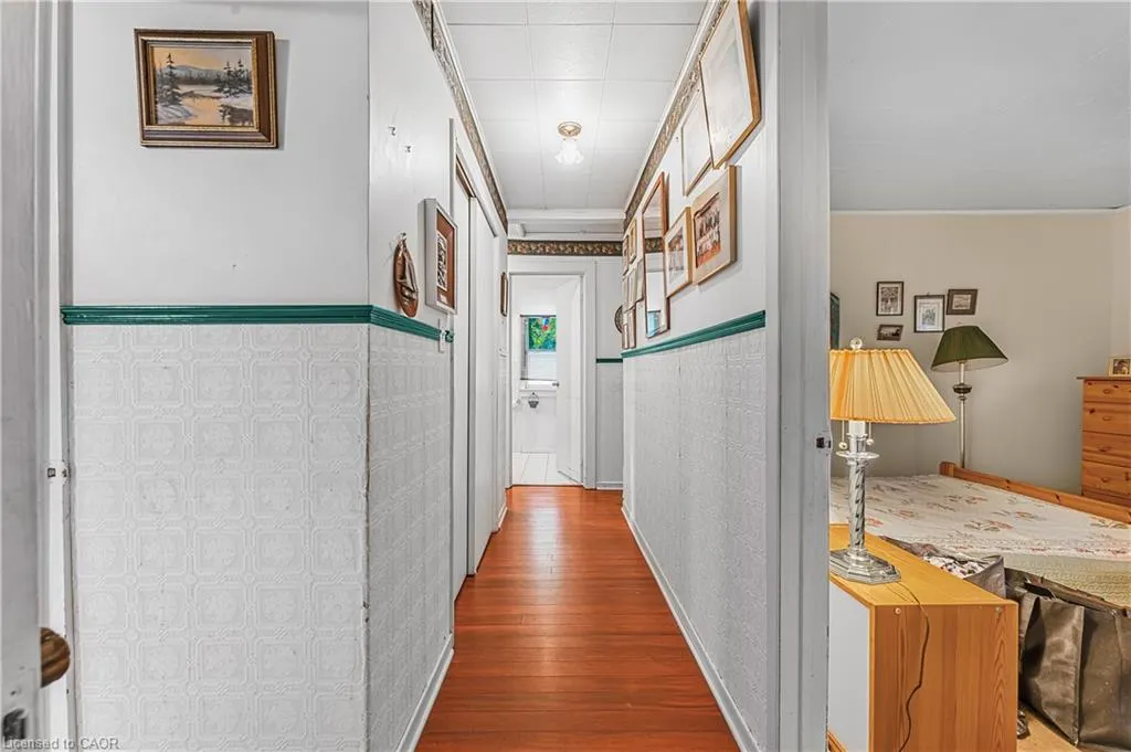 16 Wyckliffe Avenue