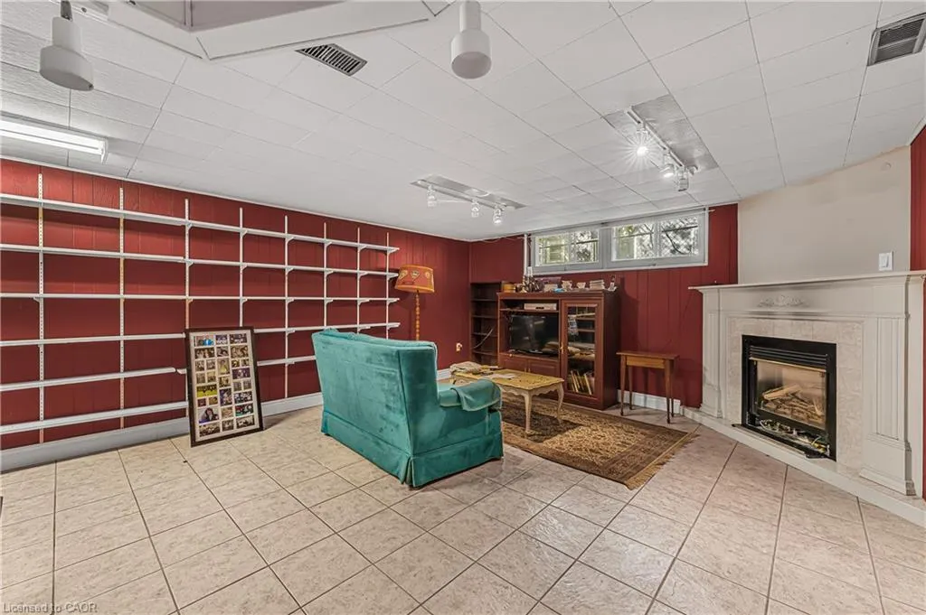 16 Wyckliffe Avenue