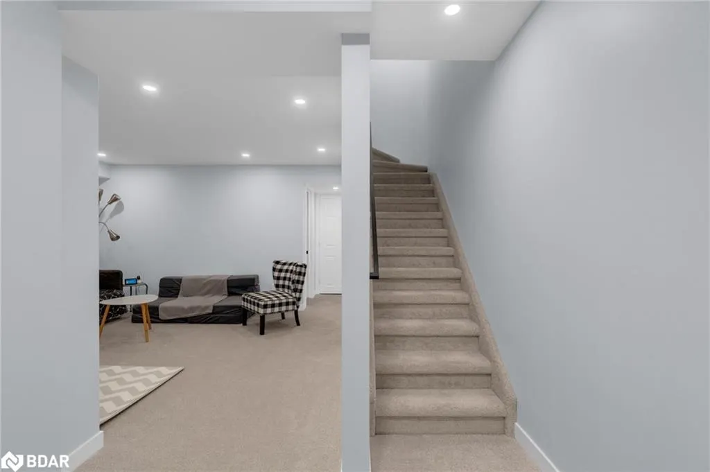 25 South Street, #123