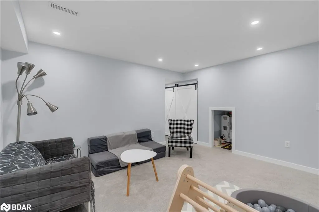 25 South Street, #123