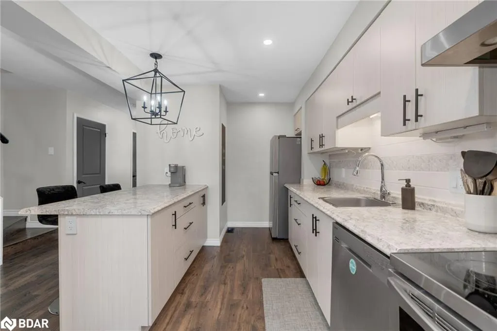 25 South Street, #123