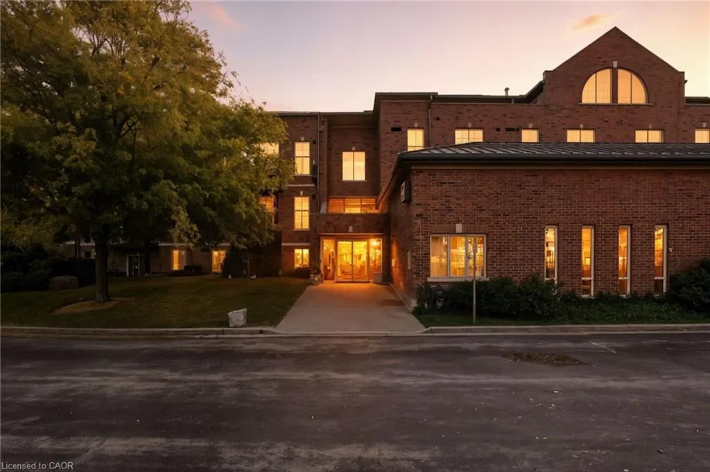 262 Dundas Street E, #311