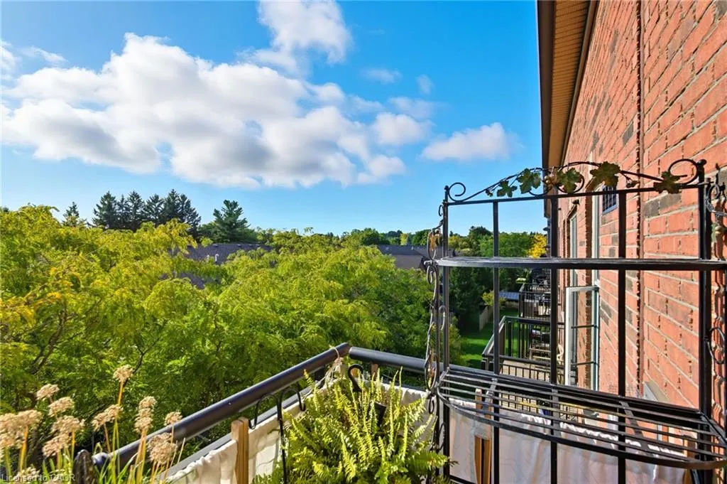 262 Dundas Street E, #311