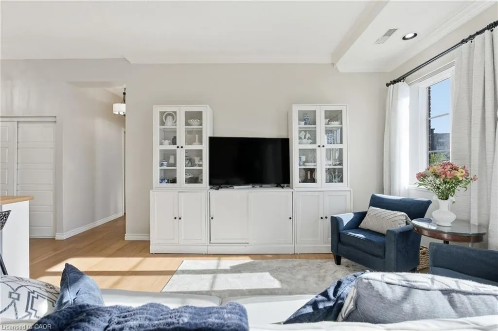 262 Dundas Street E, #311