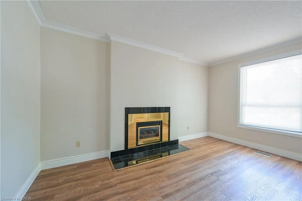 2471 Meadowood Crescent