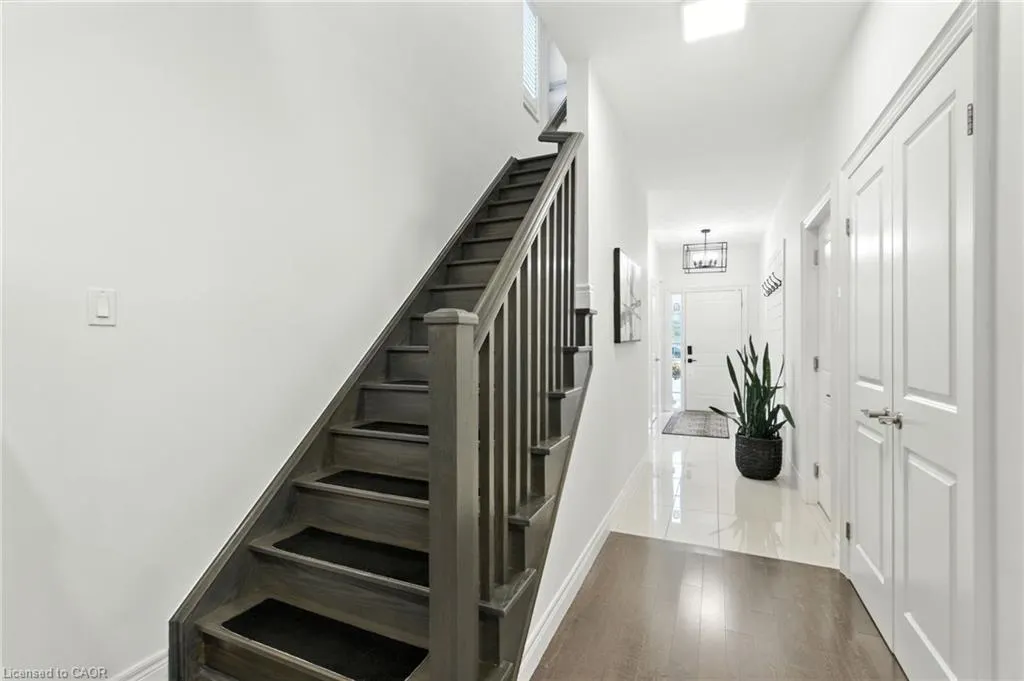 70 Dunrobin Lane