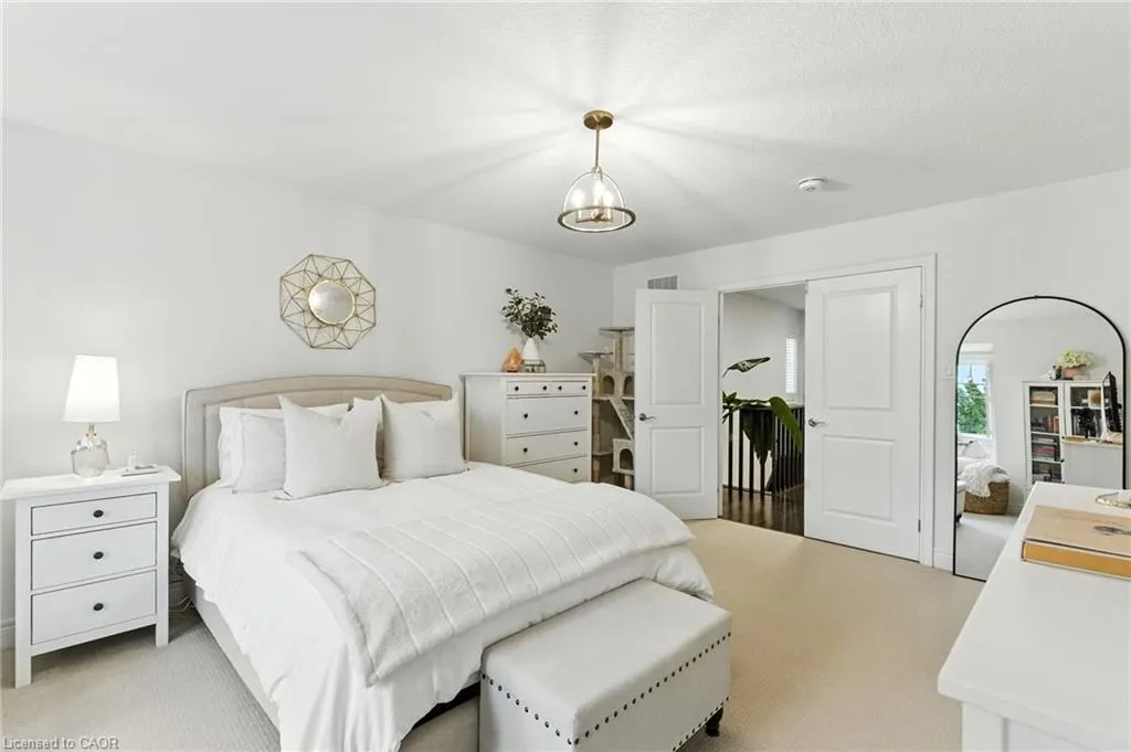 70 Dunrobin Lane