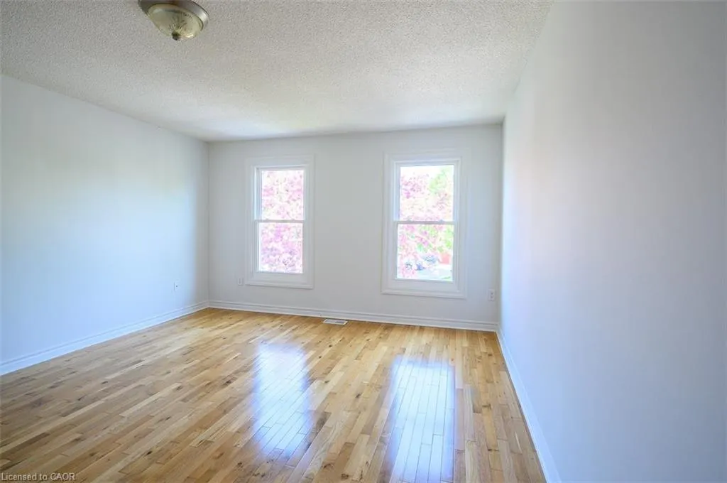2030 Glenada Crescent