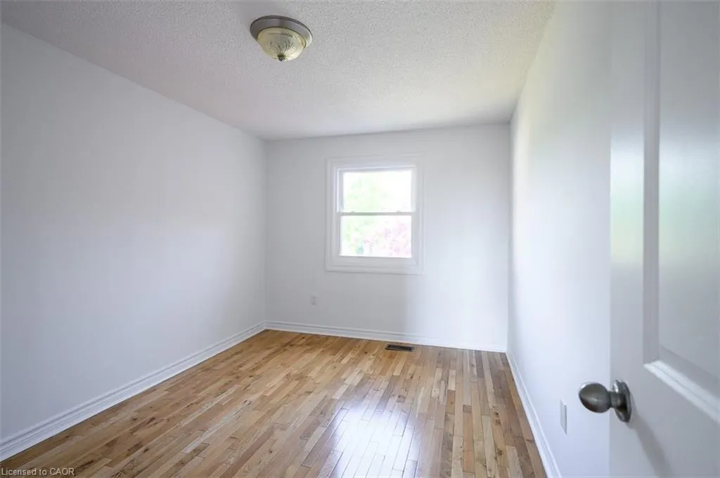 2030 Glenada Crescent