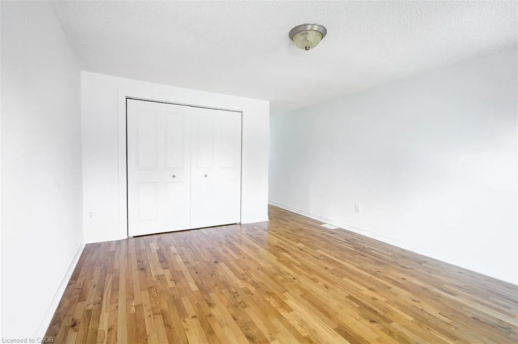 2030 Glenada Crescent