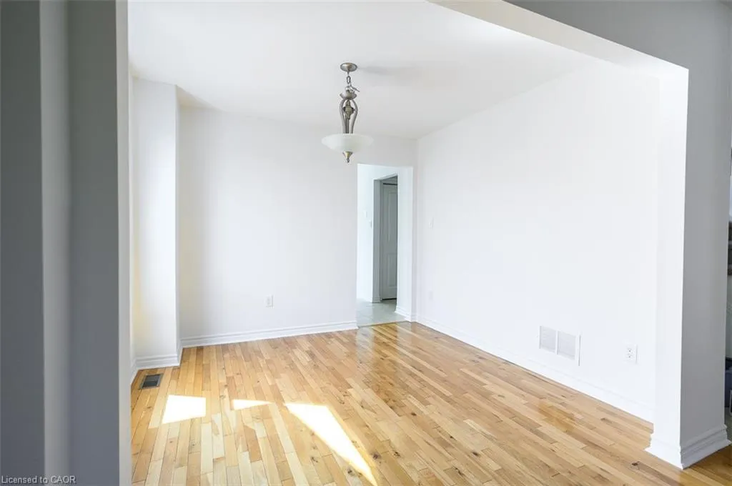 2030 Glenada Crescent