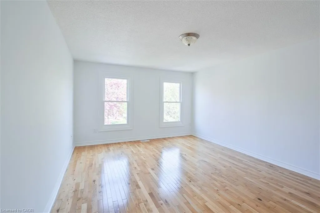 2030 Glenada Crescent