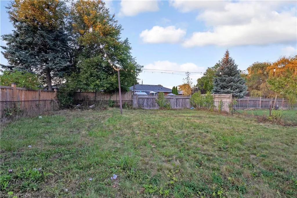 959 Mohawk Road E