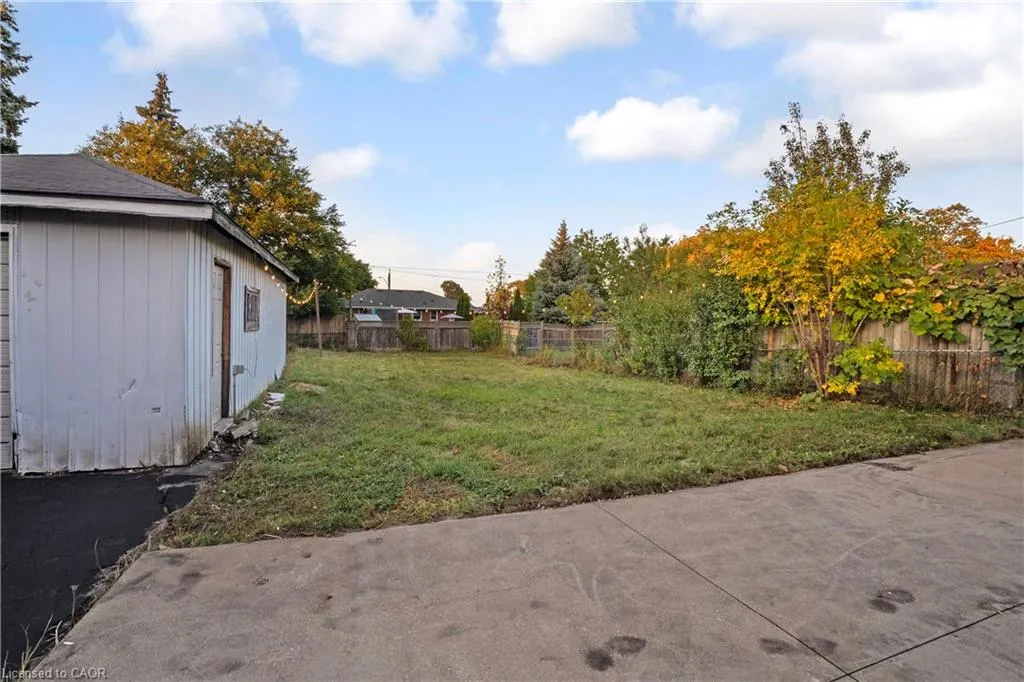 959 Mohawk Road E