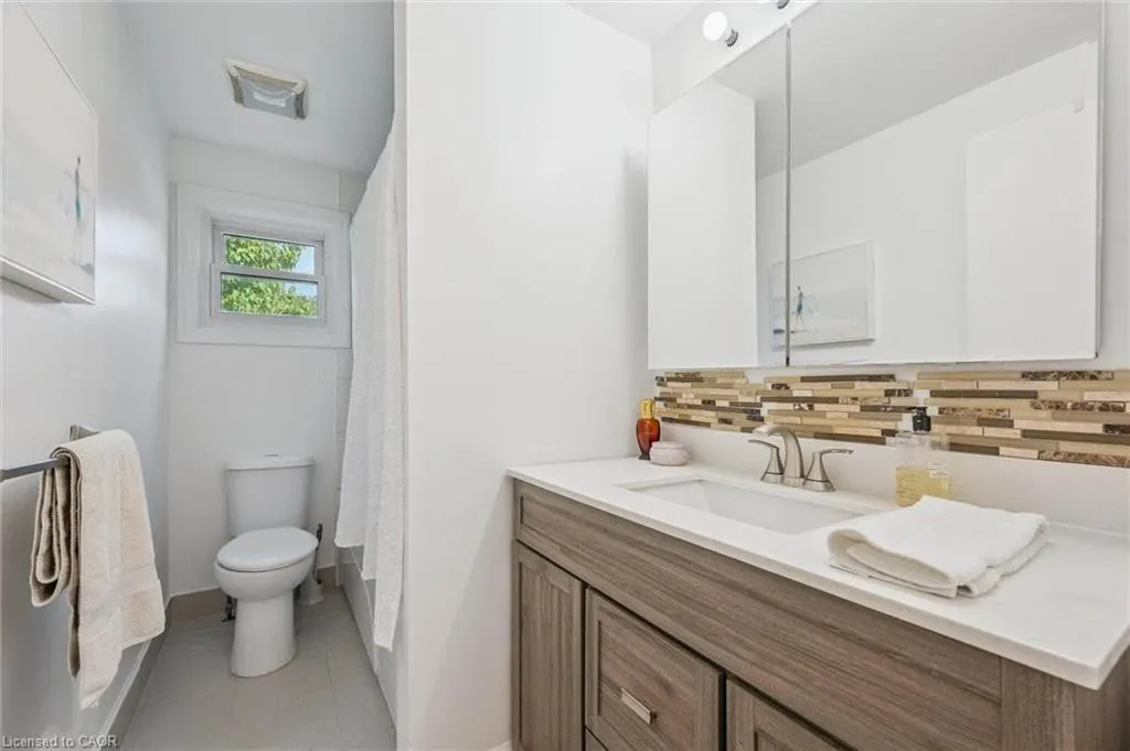 15 Avra Court