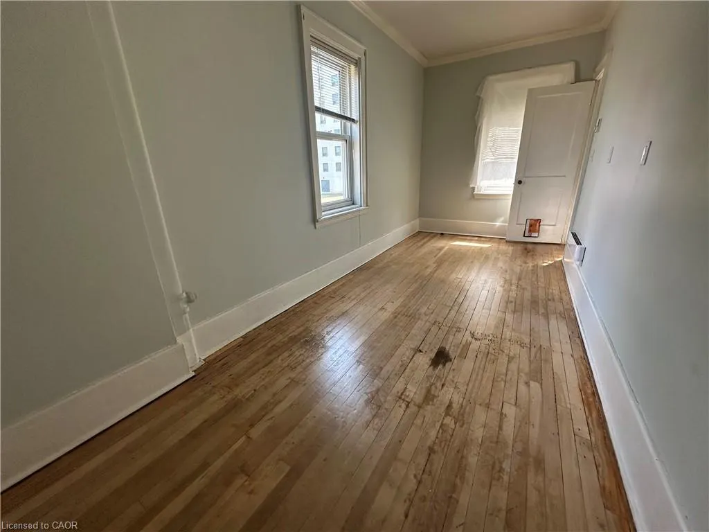 79 1/2 Napier Street