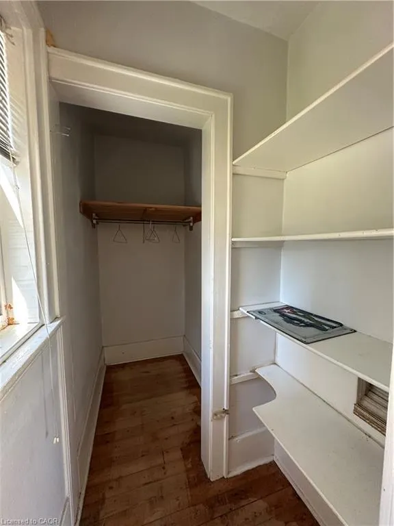 79 1/2 Napier Street
