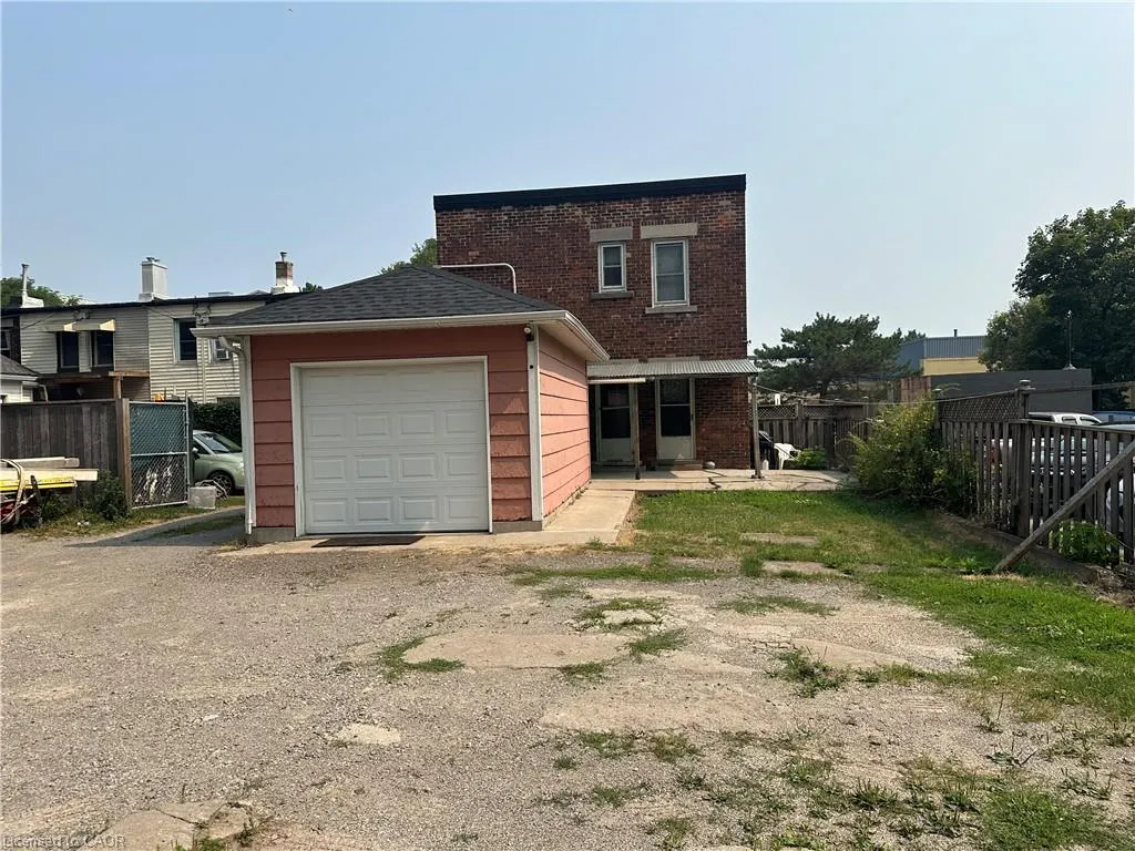79 1/2 Napier Street