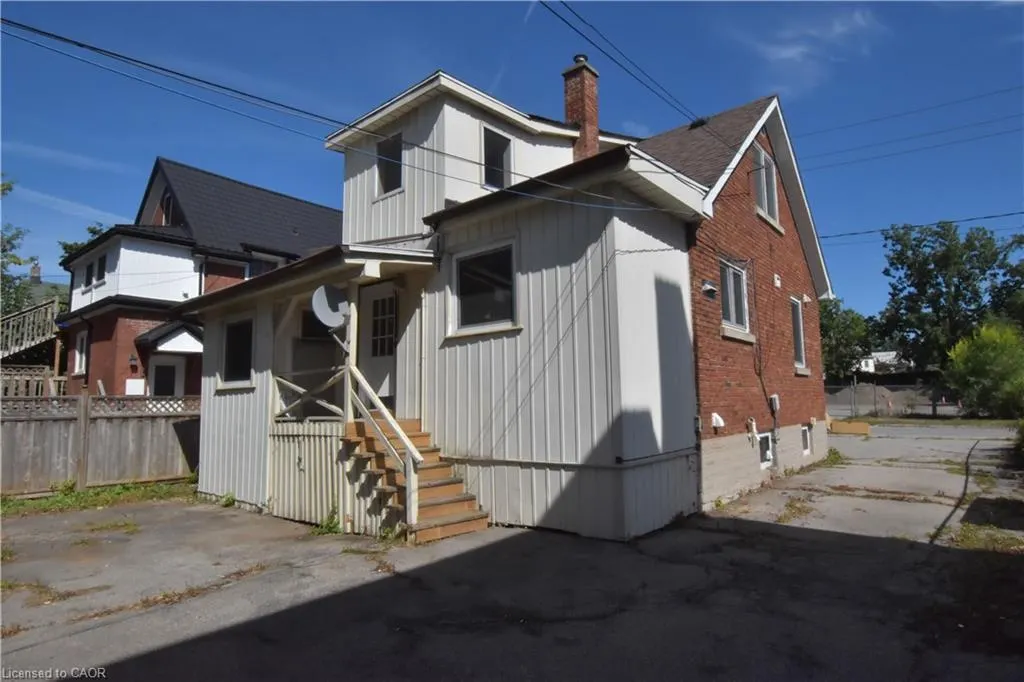 238 Lowther Street N